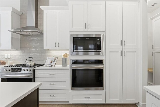 Building Photo - 110 Via Roma