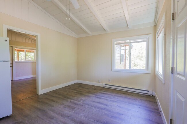 Building Photo - 071-02