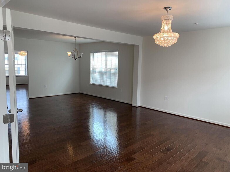 Building Photo - 3705 Chippendale Cir