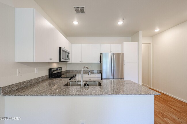 Building Photo - 2321 E Hidalgo Ave