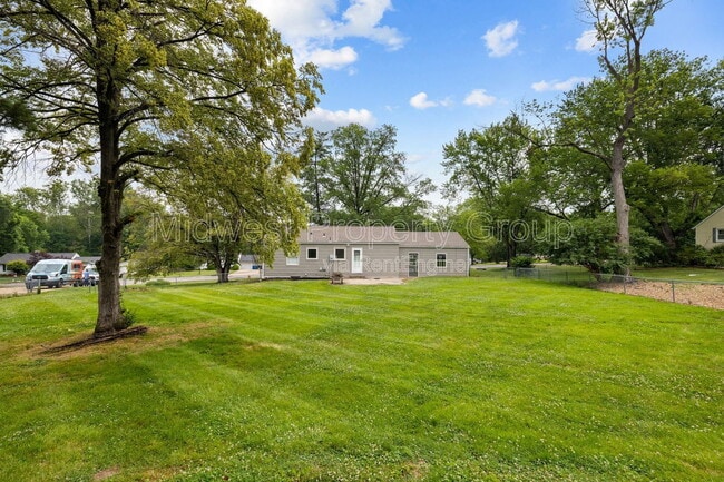 Building Photo - 438 Bush Dr