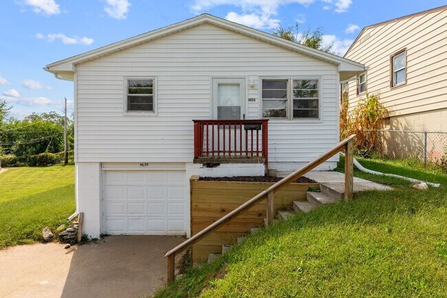 Building Photo - New listing -