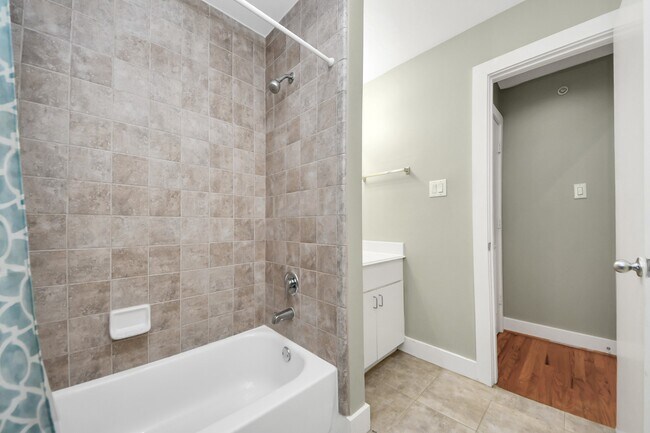 Building Photo - 8715 Meadowcroft Dr