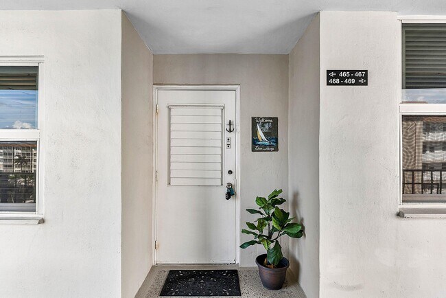 Building Photo - 931 Gardenia Dr
