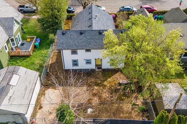 Building Photo - 4313 N Kerby Ave