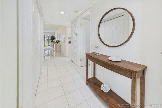 Building Photo - 15451 Pembridge Dr