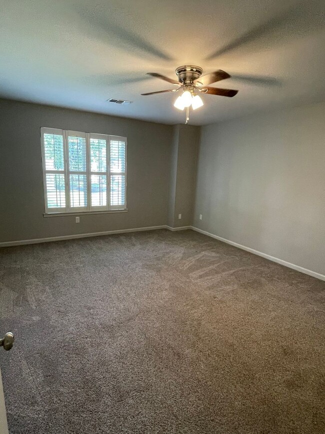 Building Photo - 3BD/2.5BA Condo located on the Germantown!