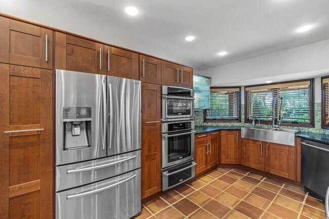 Building Photo - 2598 NW 27th St