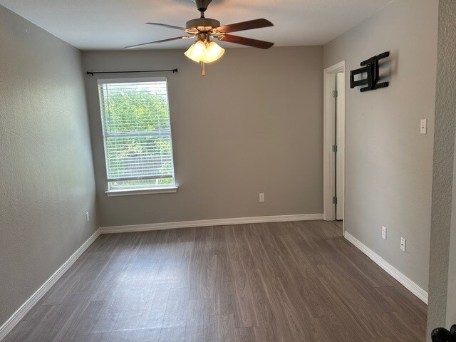 Building Photo - 1112 Christopher Ave