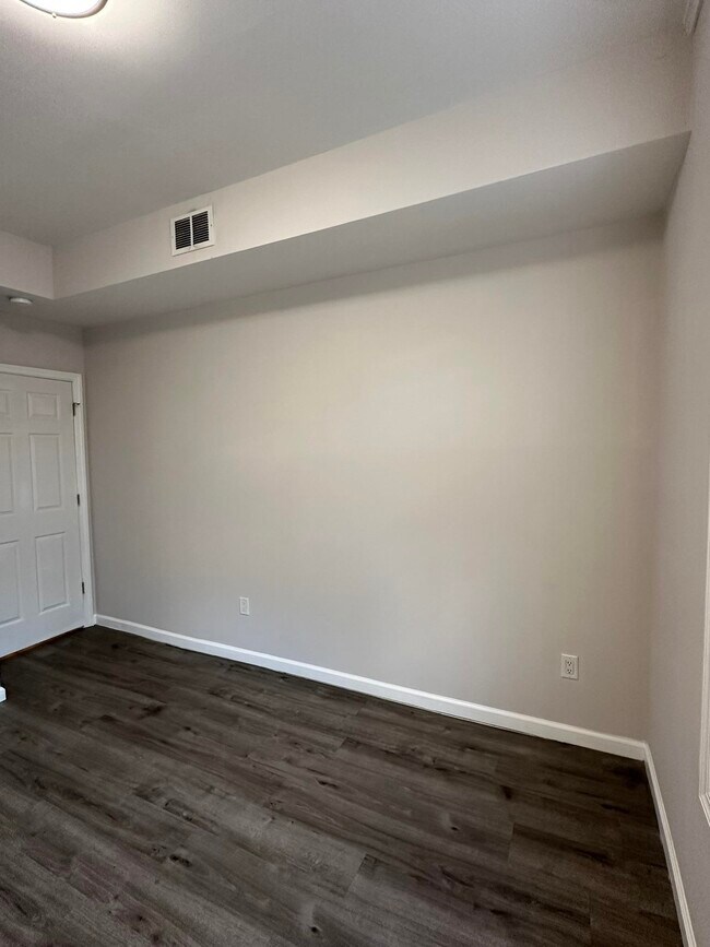 Building Photo - 38 Clendenny Ave