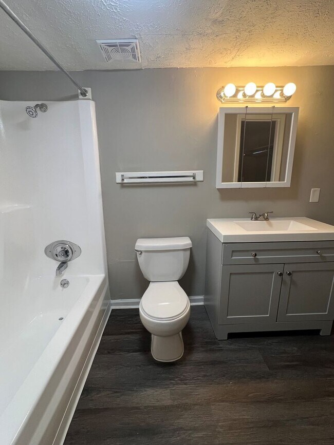 Building Photo - BG1302