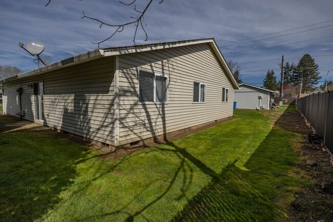 Building Photo - One Level Ranch Home - Three Bedrooms - Updated in 2024