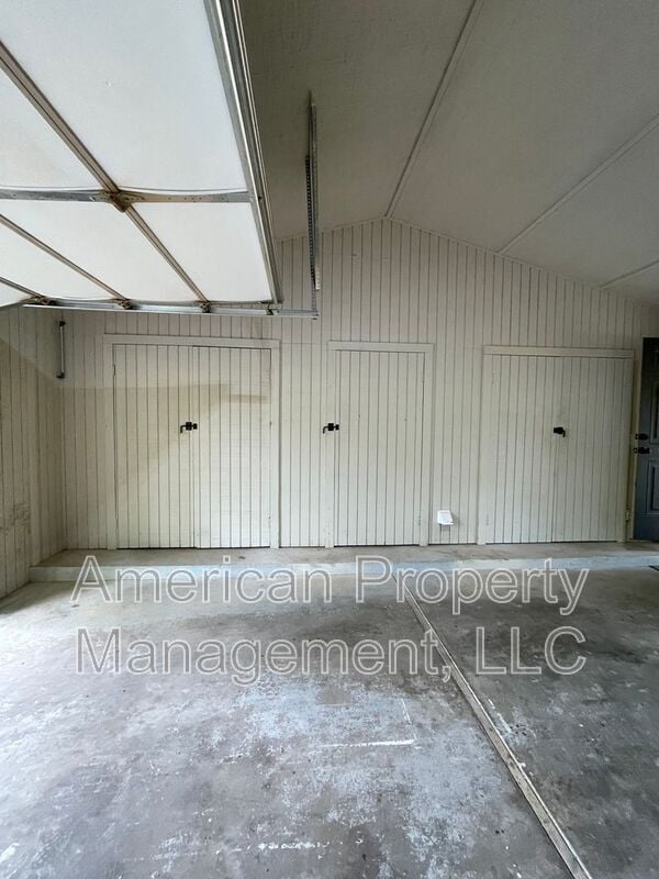 Building Photo - 3711 E 108th St