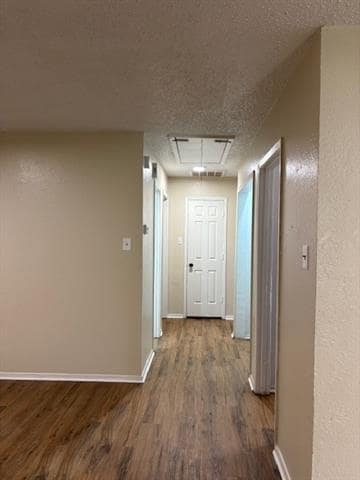 Building Photo - 715 Oakwood Ln