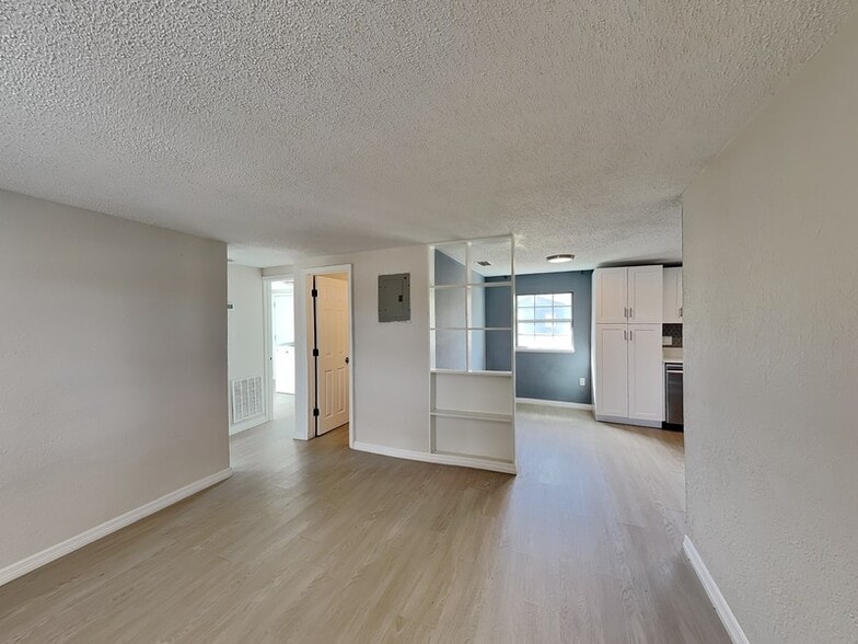 Building Photo - 502 Dunbar Ave