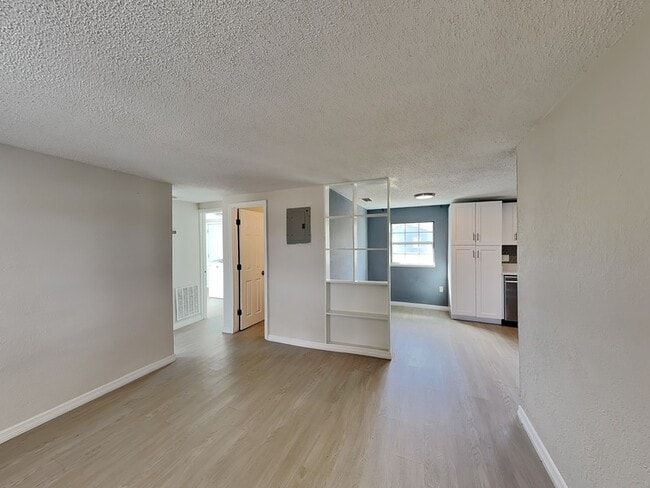 Building Photo - 502 Dunbar Ave