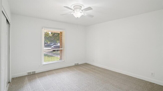 Building Photo - 3855 Crest Cove Cir