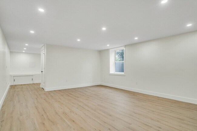 Building Photo - 22 Estabrook Rd