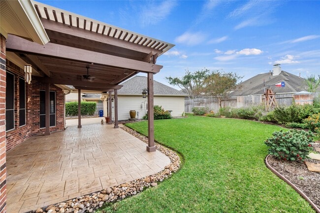 Building Photo - 15718 Sweetrose Pl