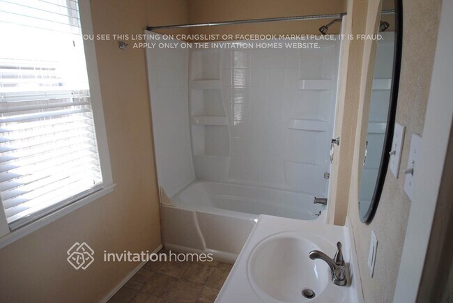 Building Photo - 732 5th Ave N