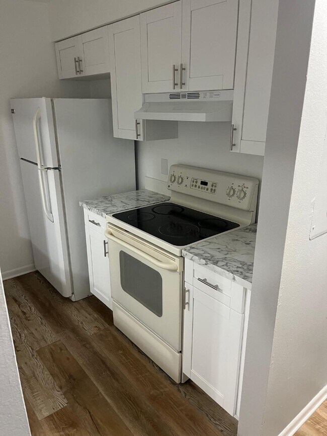 Building Photo - 3741 NE 41st St