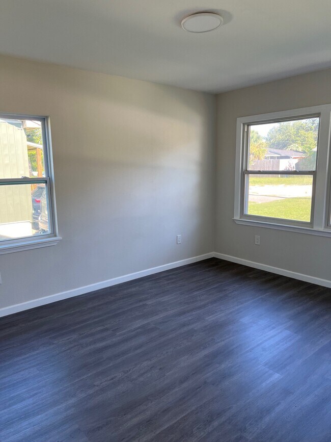 Building Photo - 1704 Cherry St