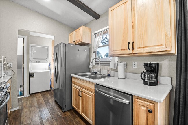 Building Photo - 103 Racquet Pl