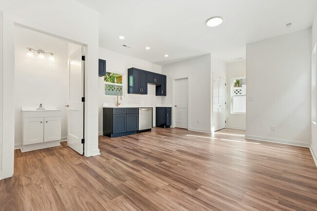 Building Photo - 711 Gerard St