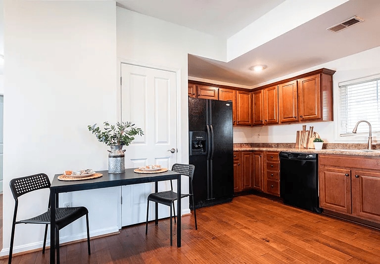 Building Photo - 532 E Saint Catherine St