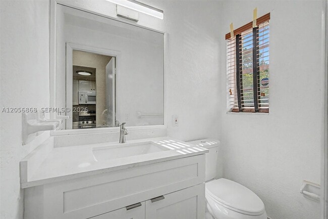 Building Photo - 6709 N Kendall Dr