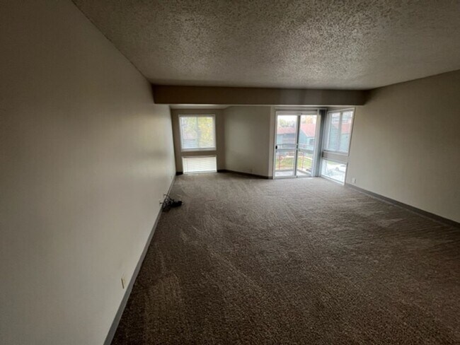 Building Photo - 2609 Irving Ct