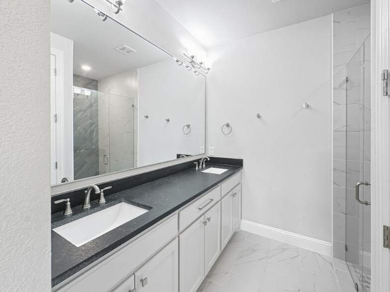 Building Photo - 9525 Thorncrown Ln