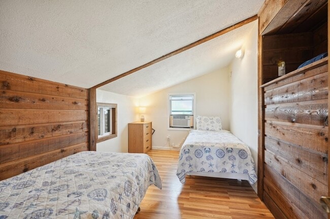 Building Photo - 4211 San Jacinto Dr