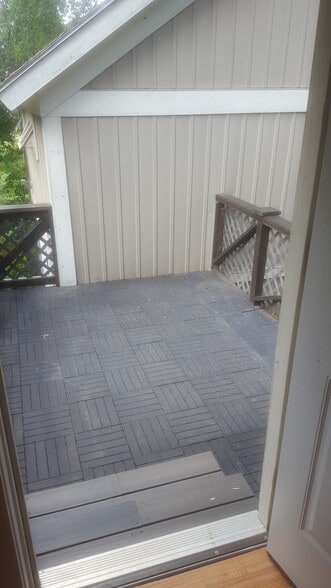 Balcony - 70 N Whitney St