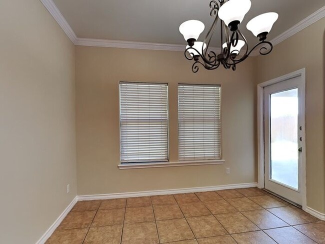Building Photo - No Application Fee* $500 off first months ...
