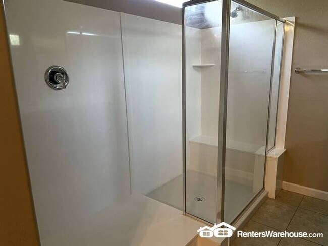Building Photo - North Phoenix Beauty 4bed + den 3bath clos...