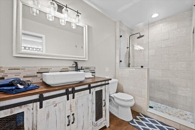 Building Photo - 1602 Montauk Dr