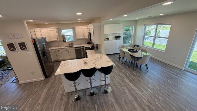 Building Photo - 1212 Parrish Dr