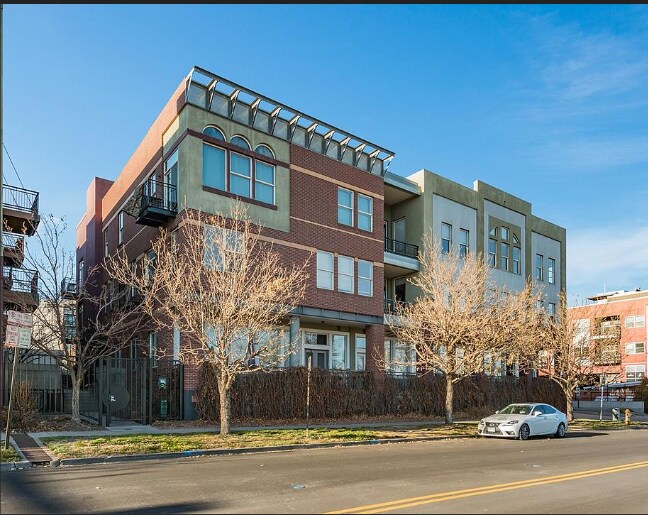 Building Photo - 1521 Central St
