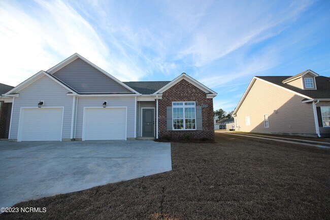 Building Photo - 2224 Brookville Dr