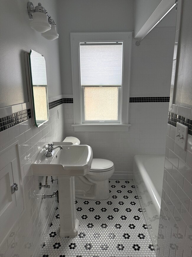 Building Photo - 3031 S 44th St