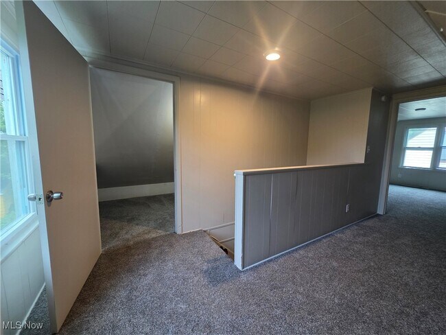 Building Photo - 859 E Avondale Ave