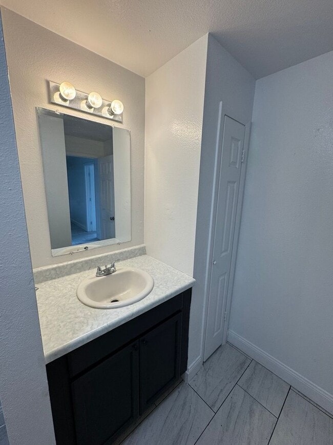 Building Photo - Saint Paul Dr