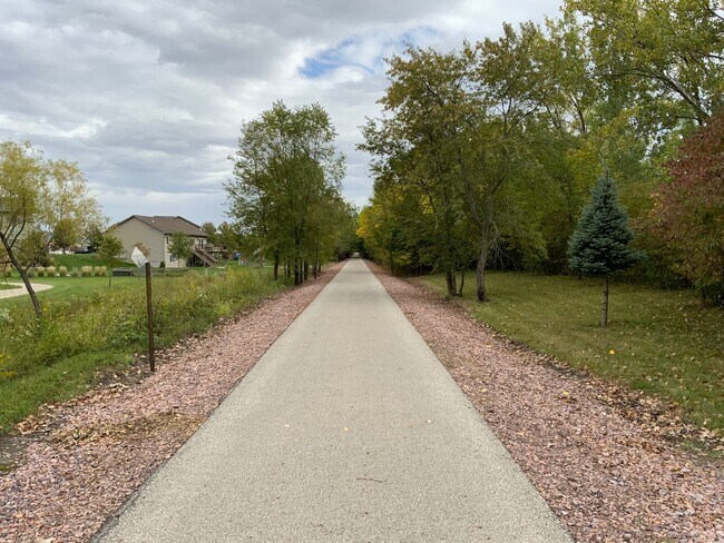 Building Photo - 2002 NW Hickory Ln