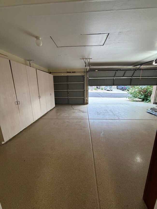 Building Photo - 6406 W El Cortez Pl