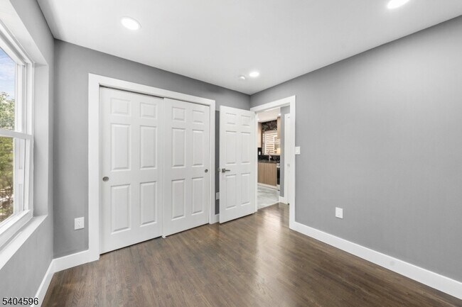 Building Photo - 1117 Chestnut St