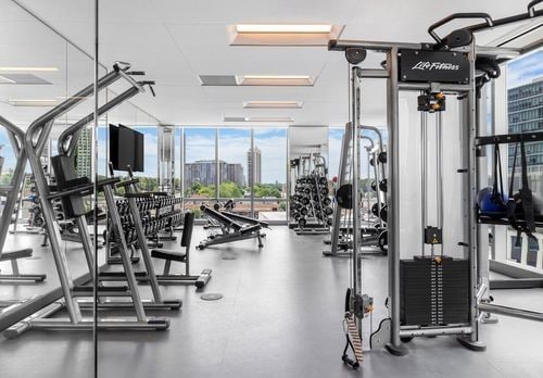 Building Photo - 800 Park Ave