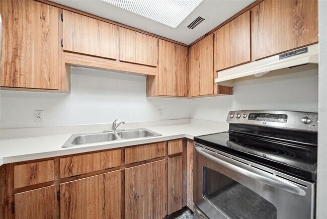 Building Photo - 8334 Crosswicks Dr