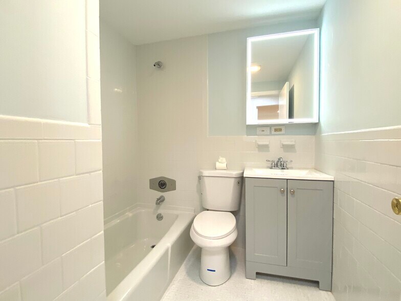 Building Photo - 197 W Wyoming Ave