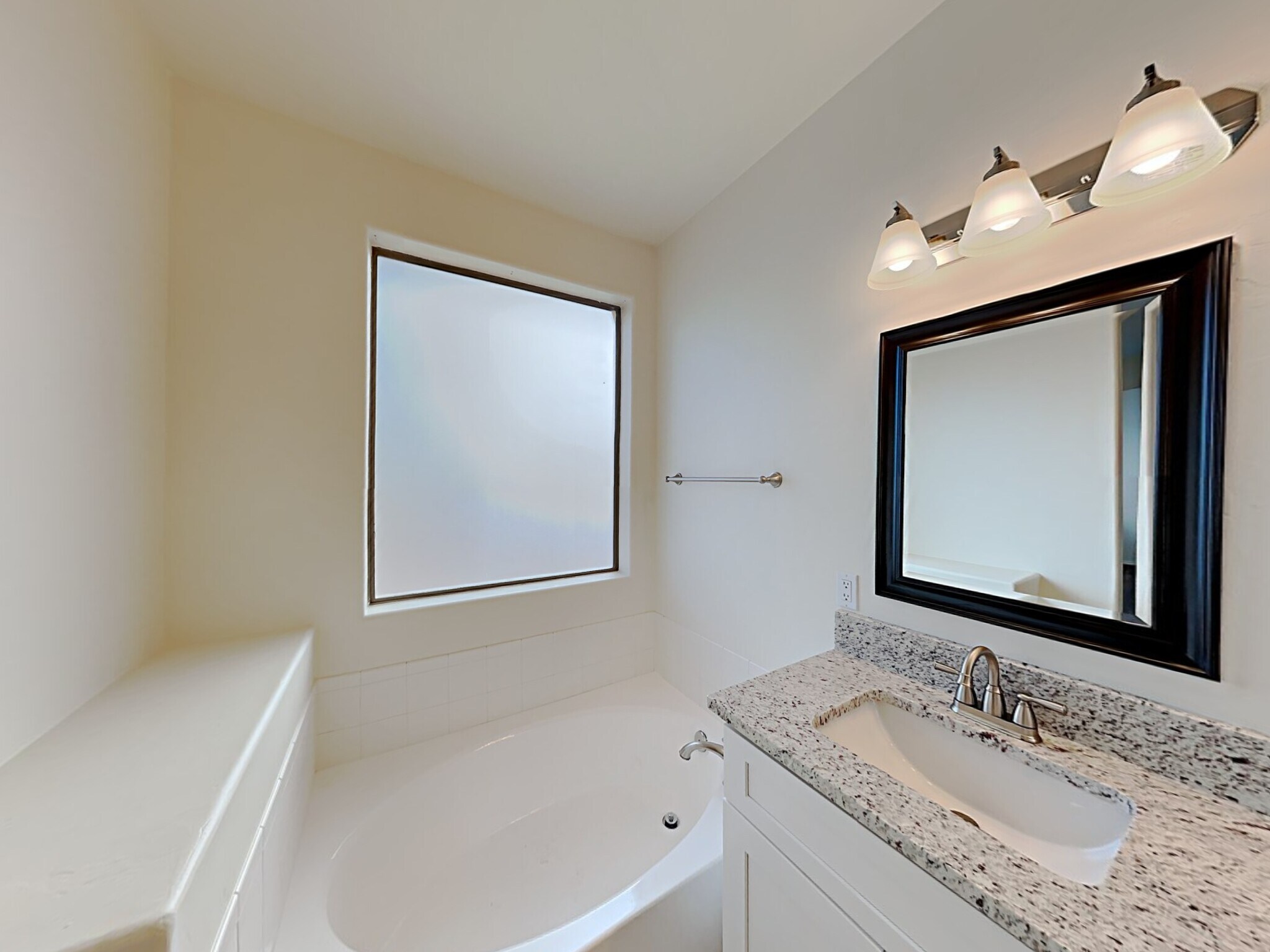 Building Photo - 65 W Camino Rio Cebolla